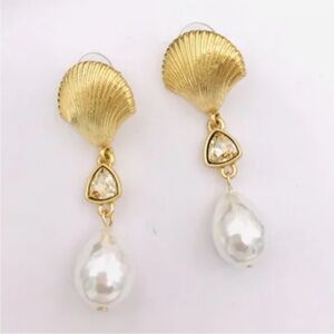 Oscar De La Renta Shell Gold Pearl Drop Designer Authentic Earrings